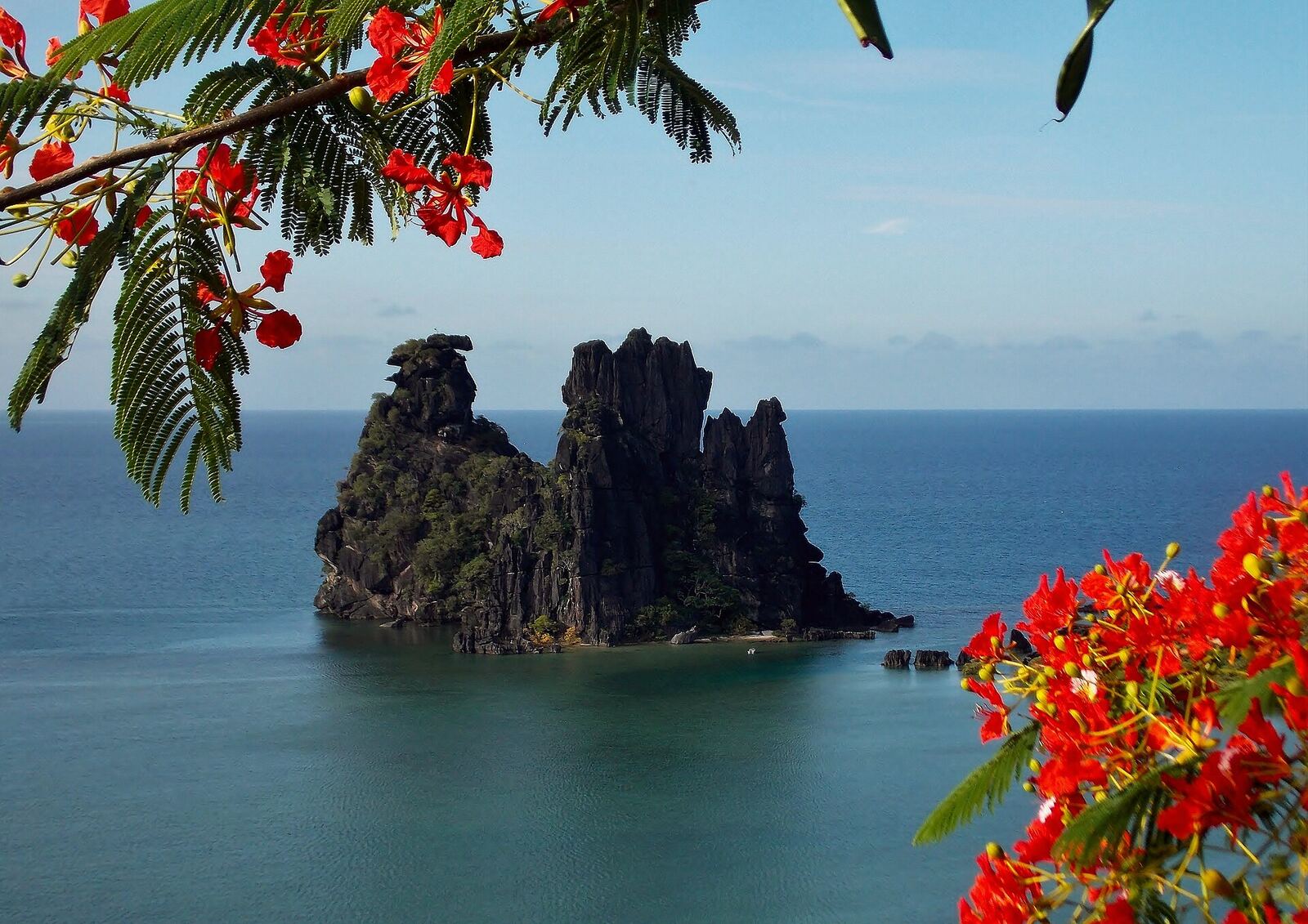 The Brooding Hen rock at Hienghène